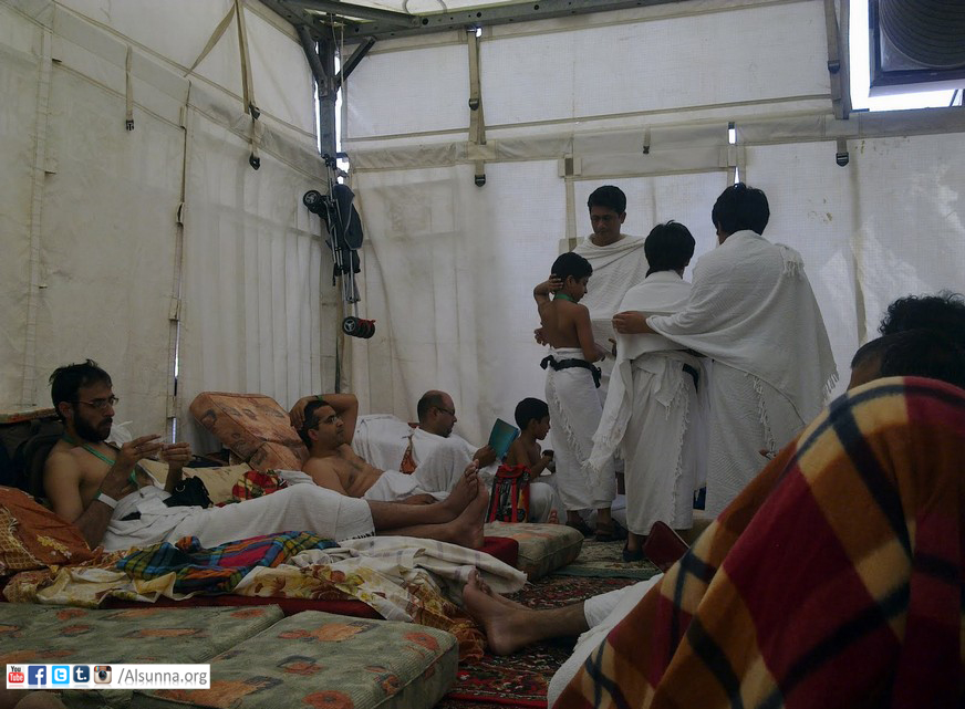 Photos-of-Mecca-Makkah-Photo-of-inside-a-tent-at-Mina-Mecca-Photos-pictures-images-of-Mecca